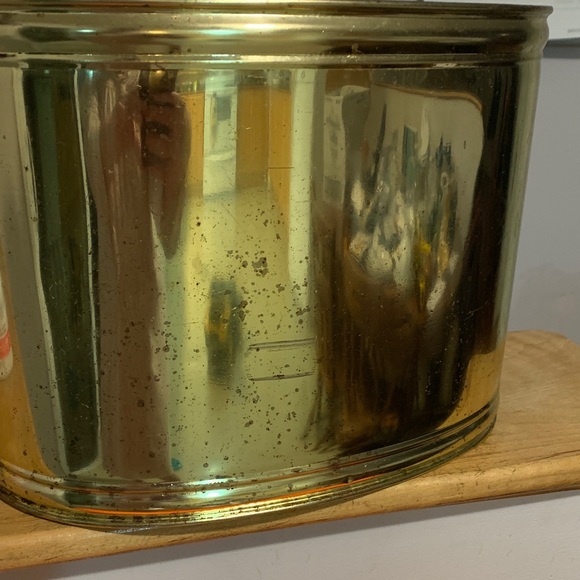 Elegant Gold Metal Magazine Rack - Picture 2 of 6